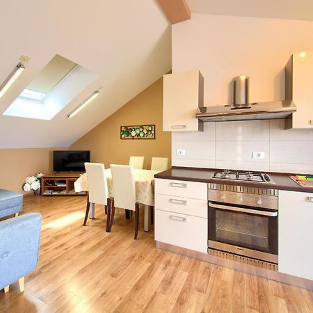 Apartment Val Njivice Eksteriør billede