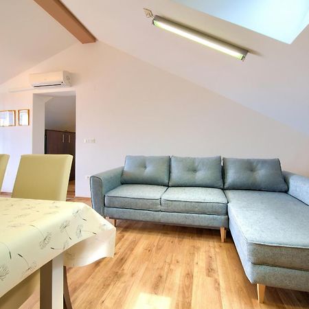 Apartment Val Njivice Eksteriør billede