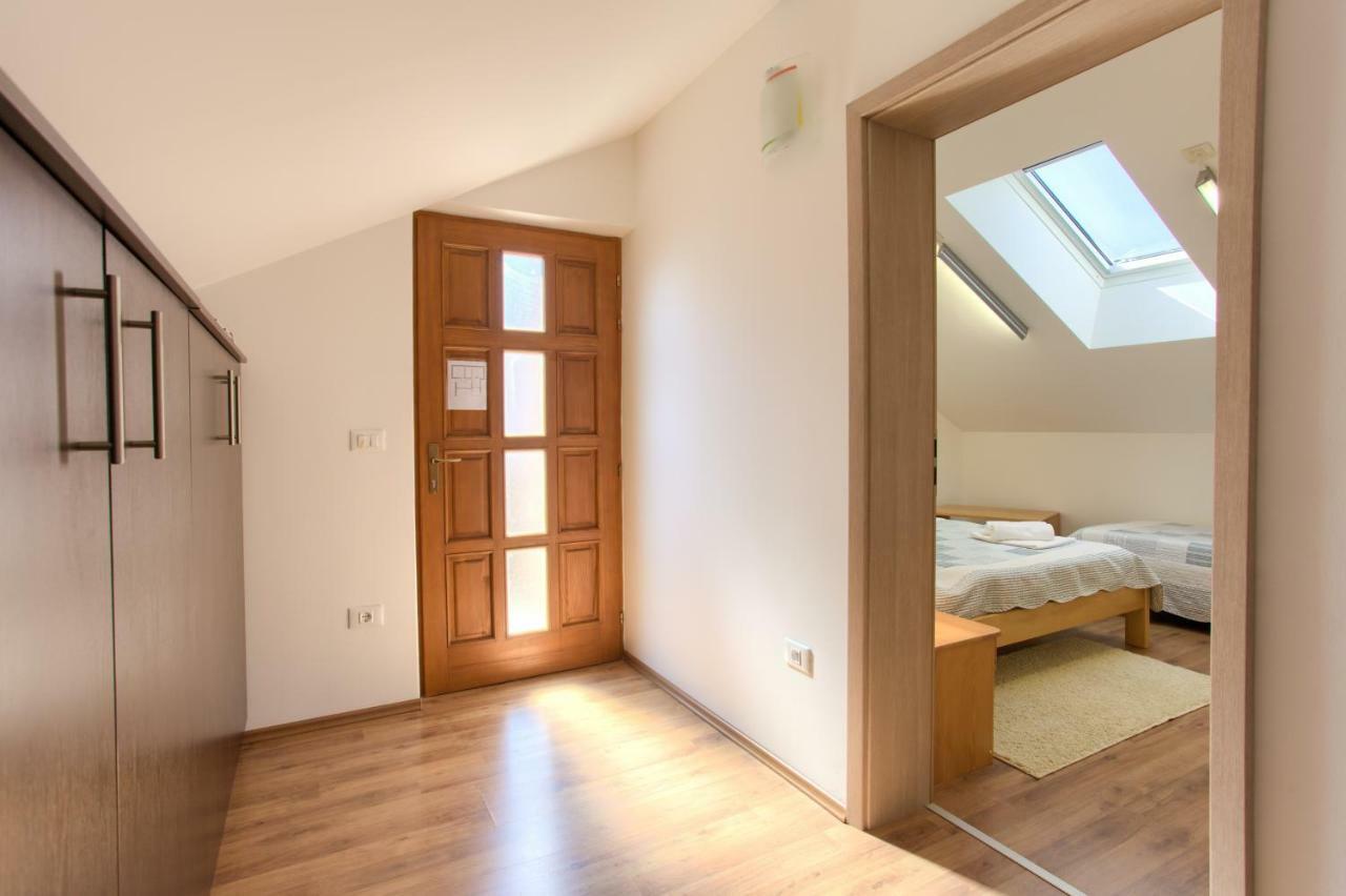 Apartment Val Njivice Eksteriør billede